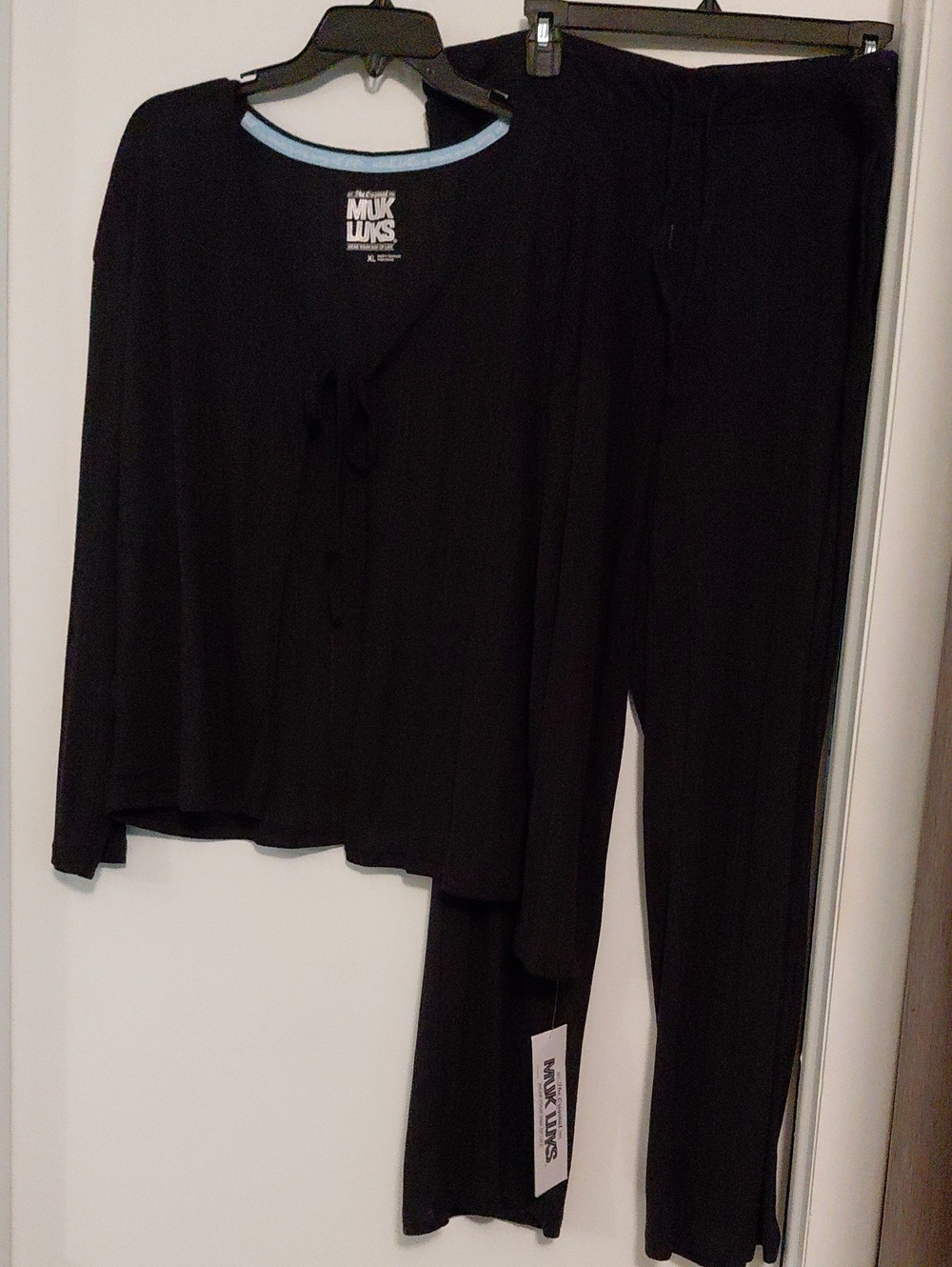 NWT Muk Luks Black Two-Piece Loungewear Set. Size XL